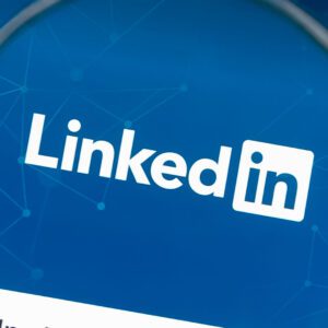 LinkedIn aprimora sua pesquisa e adiciona postagens sugeridas