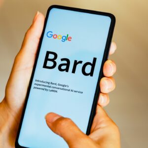 Google prioriza Bard para o futuro, possível integração com Assistant