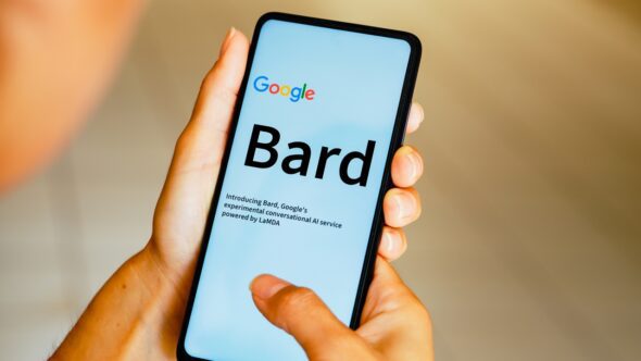 Google prioriza Bard para o futuro, possível integração com Assistant